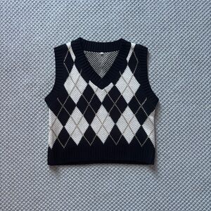 Argyle Knit V-Neck Sweater Vest - Black & White